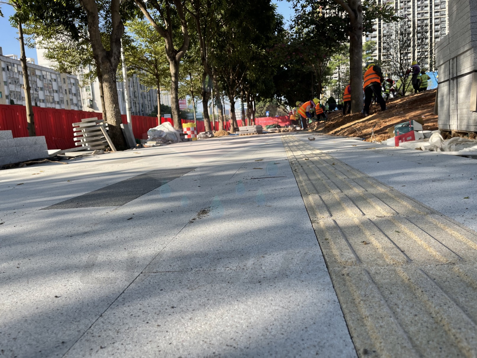 深圳光明東長路人行道提升